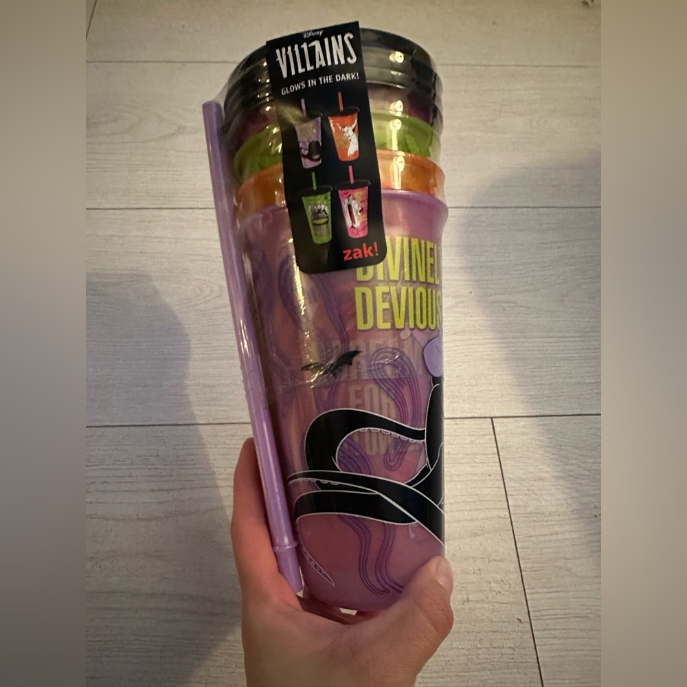New Disney Villains ZAK! 4 pack cups with lid and straw- glow in the dark